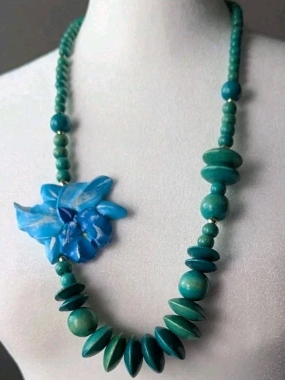 Vtg Carved Wood Flower Beaded Necklace Blue Disc Beach Boho Tropical Jewelry